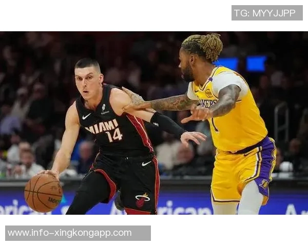 希罗上半场表现出色下半场失常仅得0分球队遭遇困境